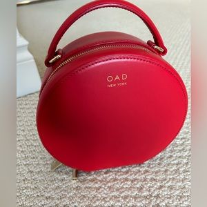 OAD red circle purse, worn once, excellent condition, crossbody strap